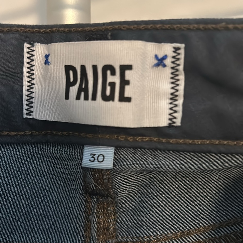 Top design, Hoxton Straight  dark wash jeans by PAIGE of Los Angeles size 30